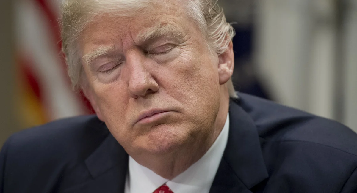 Early Addition: Donald Trump caught dozin' in court